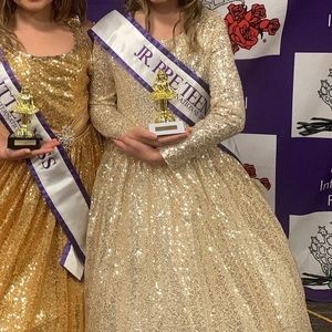 Golden Sequin Round Neck and Long Sleeve Gown/Pageant Dress. 🙌 Size 10-12